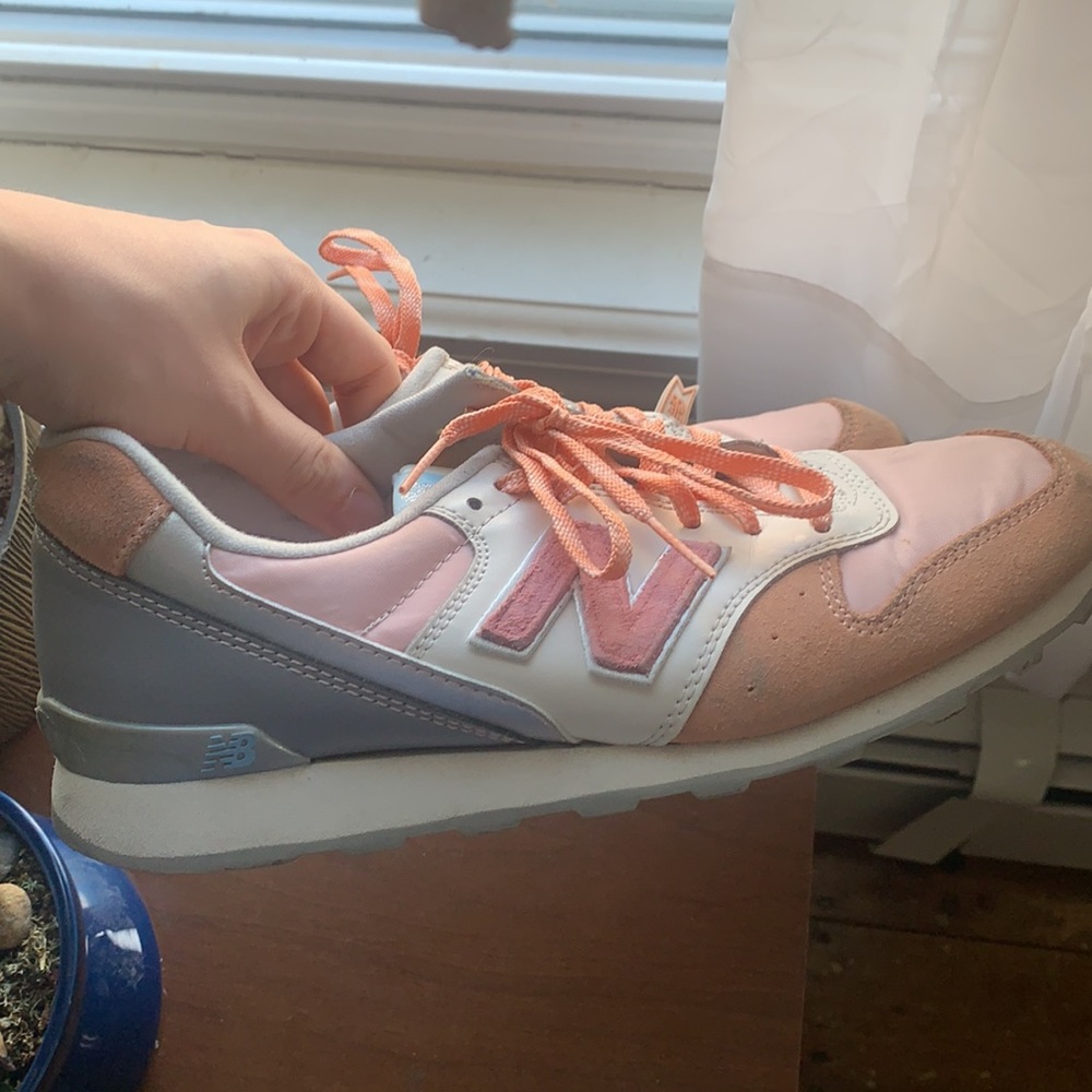 Size 8 women’s new balance runner shoes